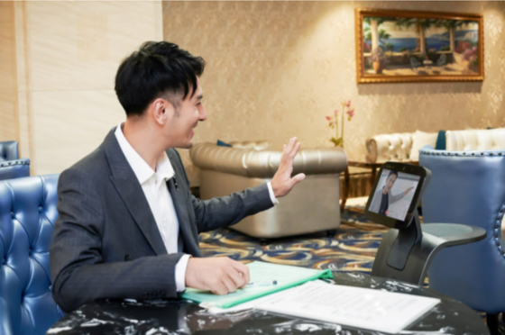Intelligent Robot Exhibition Hall Welcomes Guests and Leading the way, Voice Automatic Dialogue